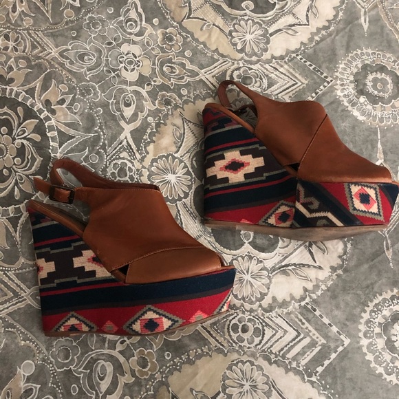 Elissa Steve Madden Aztec Shoes - Picture 4 of 5
